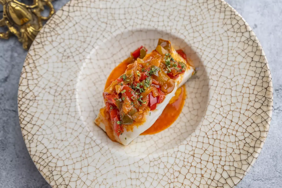 Plato de Bacalao al estilo del Tixileiro: Asado a baja temperatura acompañado de un Pisto de Verduras Casero
